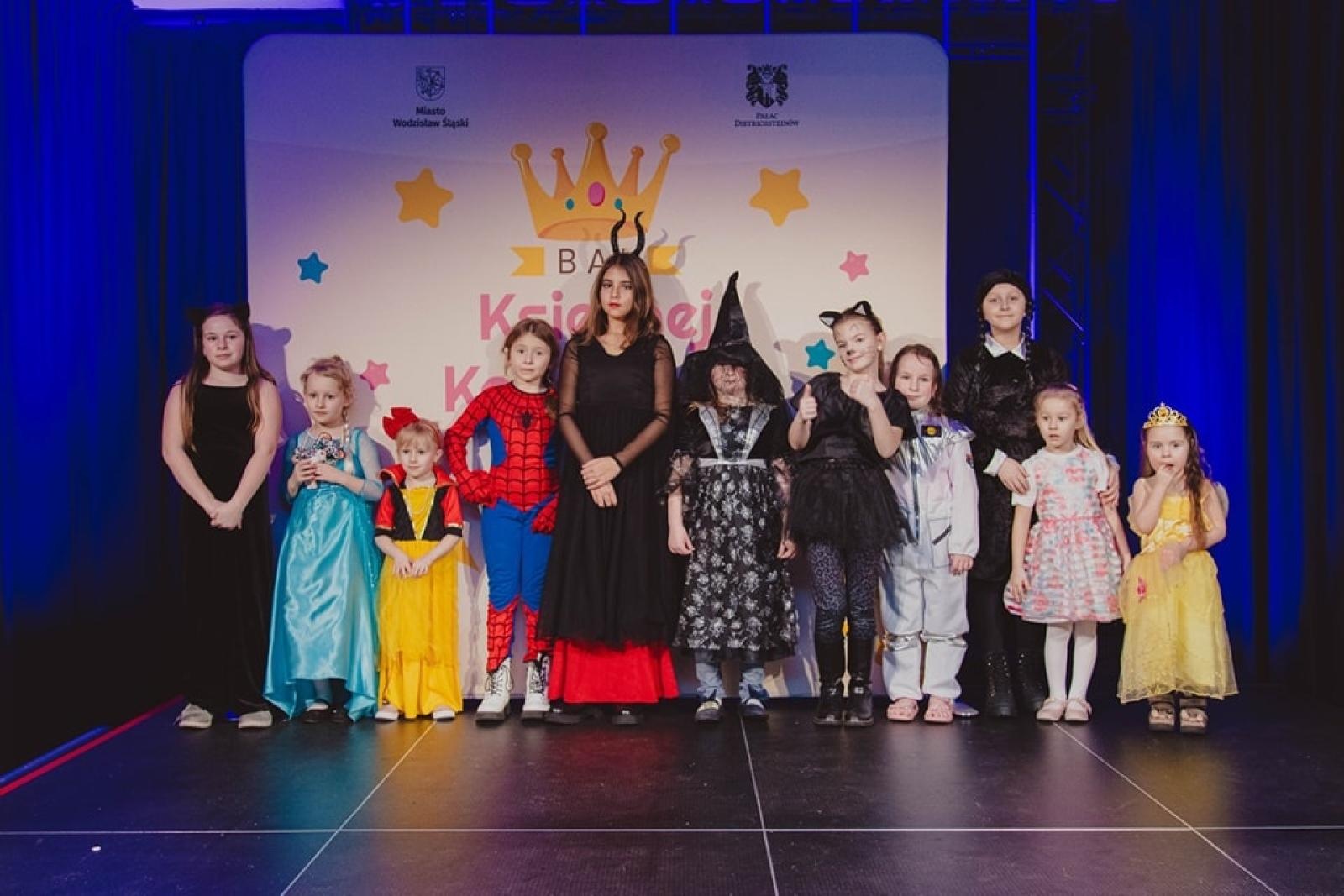 Zdjęcie w galerii na portalu naszwodzislaw.com: Tłumy bawiły się na balu księżnej Konstancji w Wodzisławiu Śląskim [FOTO] wiadomości z regionu