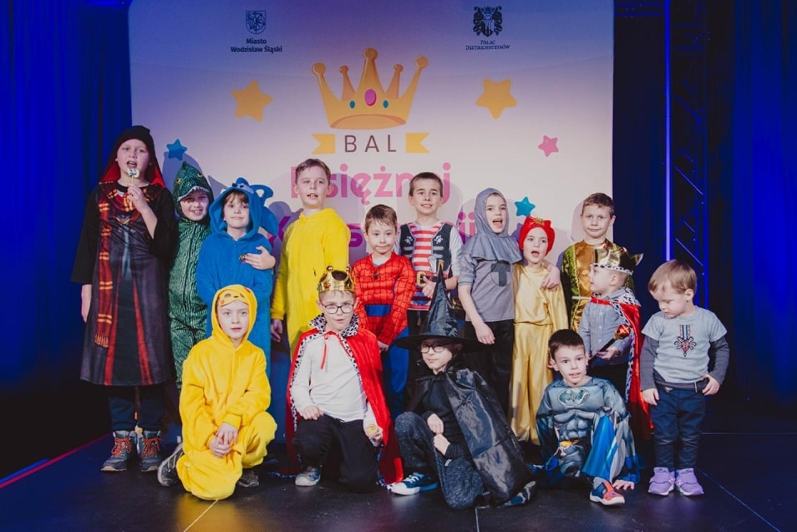 Zdjęcie w galerii na portalu naszwodzislaw.com: Tłumy bawiły się na balu księżnej Konstancji w Wodzisławiu Śląskim [FOTO] wiadomości z regionu