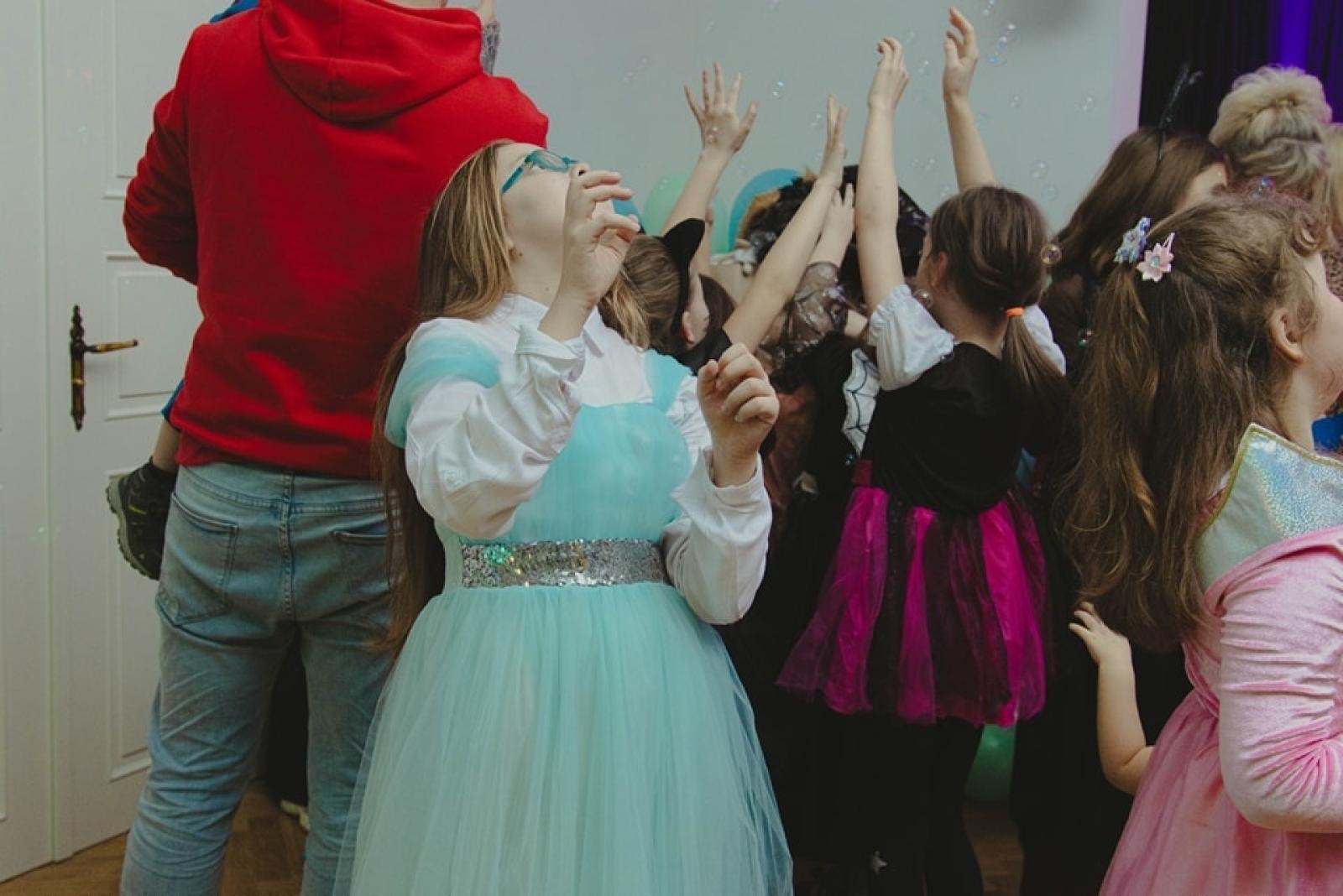 Zdjęcie w galerii na portalu naszwodzislaw.com: Tłumy bawiły się na balu księżnej Konstancji w Wodzisławiu Śląskim [FOTO] wiadomości z regionu