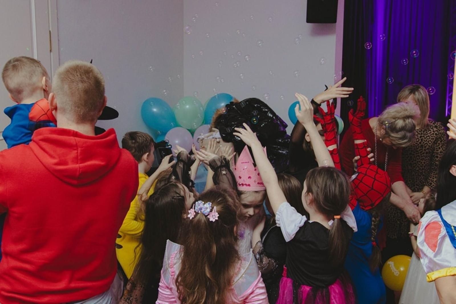 Zdjęcie w galerii na portalu naszwodzislaw.com: Tłumy bawiły się na balu księżnej Konstancji w Wodzisławiu Śląskim [FOTO] wiadomości z regionu