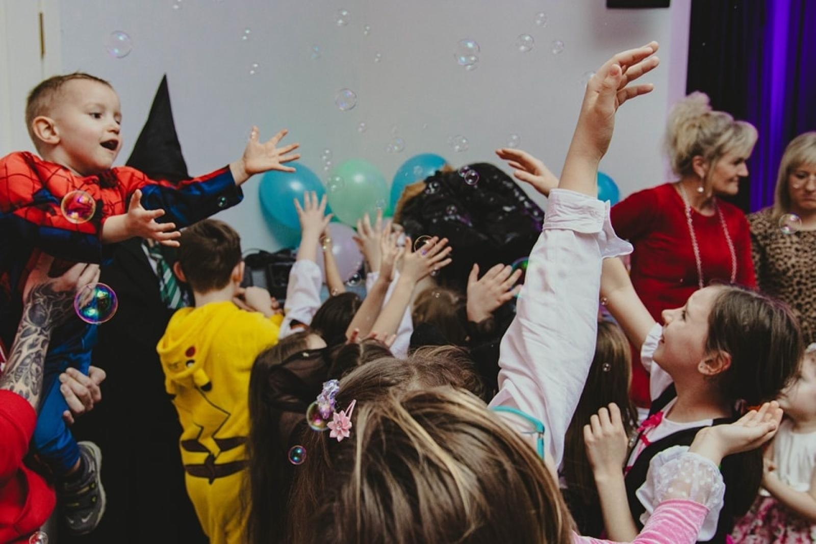 Zdjęcie w galerii na portalu naszwodzislaw.com: Tłumy bawiły się na balu księżnej Konstancji w Wodzisławiu Śląskim [FOTO] wiadomości z regionu