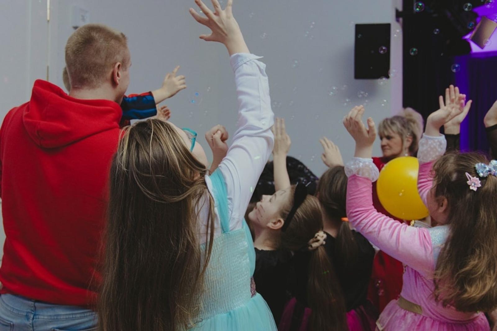 Zdjęcie w galerii na portalu naszwodzislaw.com: Tłumy bawiły się na balu księżnej Konstancji w Wodzisławiu Śląskim [FOTO] wiadomości z regionu