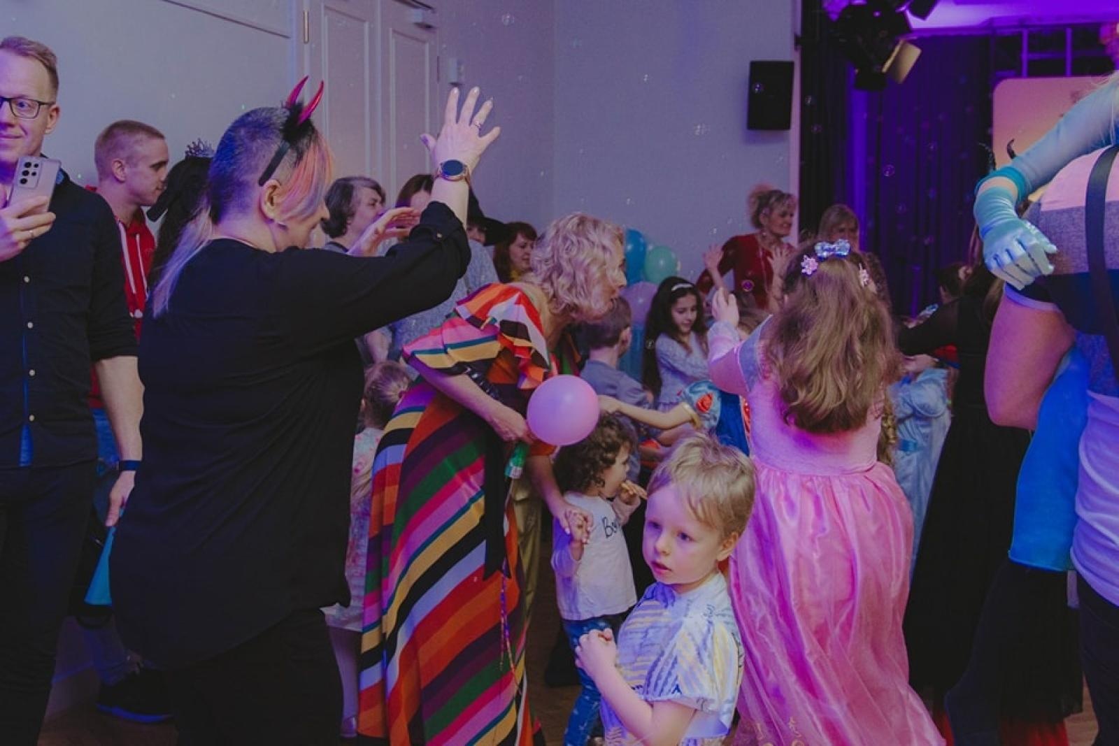 Zdjęcie w galerii na portalu naszwodzislaw.com: Tłumy bawiły się na balu księżnej Konstancji w Wodzisławiu Śląskim [FOTO] wiadomości z regionu