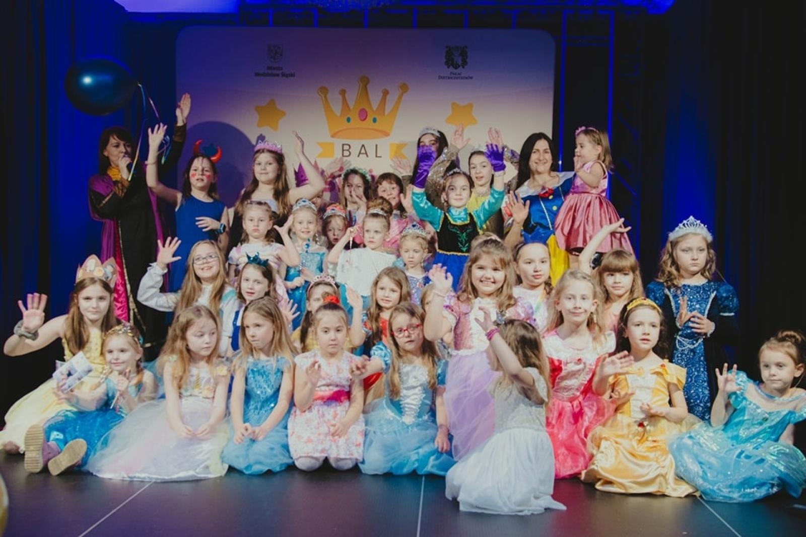 Zdjęcie w galerii na portalu naszwodzislaw.com: Tłumy bawiły się na balu księżnej Konstancji w Wodzisławiu Śląskim [FOTO] wiadomości z regionu