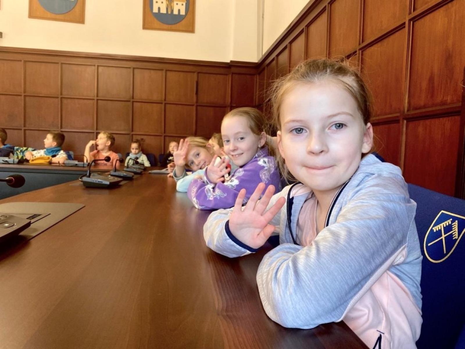 Zdjęcie w galerii na portalu naszwodzislaw.com: Dzieciaki opanowały urząd w Rydułtowach [FOTO] wiadomości z regionu