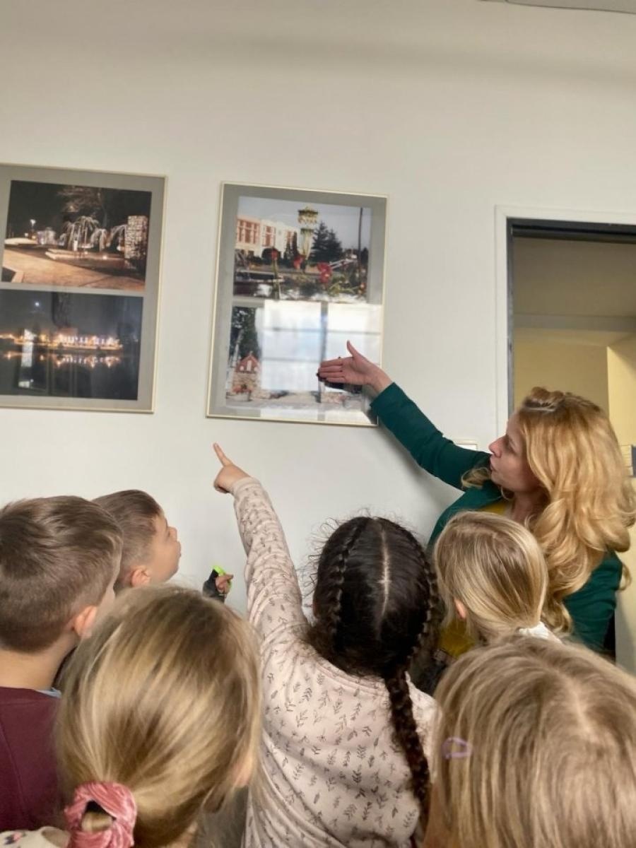 Zdjęcie w galerii na portalu naszwodzislaw.com: Dzieciaki opanowały urząd w Rydułtowach [FOTO] wiadomości z regionu