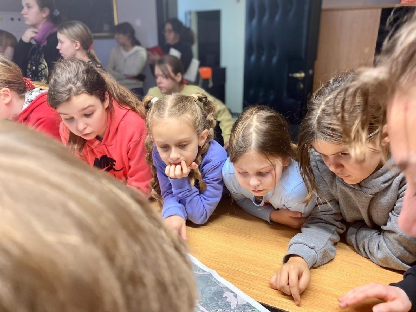 Zdjęcie w galerii na portalu naszwodzislaw.com: Dzieciaki opanowały urząd w Rydułtowach [FOTO] wiadomości z regionu