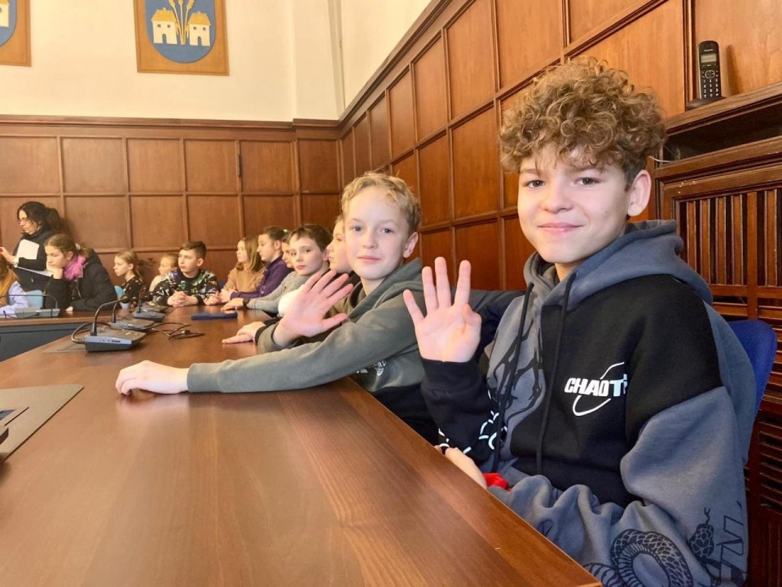 Zdjęcie w galerii na portalu naszwodzislaw.com: Dzieciaki opanowały urząd w Rydułtowach [FOTO] wiadomości z regionu