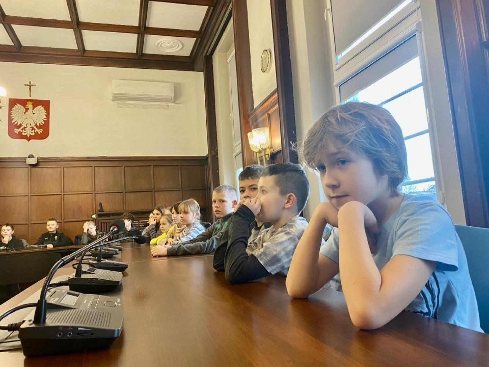 Zdjęcie w galerii na portalu naszwodzislaw.com: Dzieciaki opanowały urząd w Rydułtowach [FOTO] wiadomości z regionu