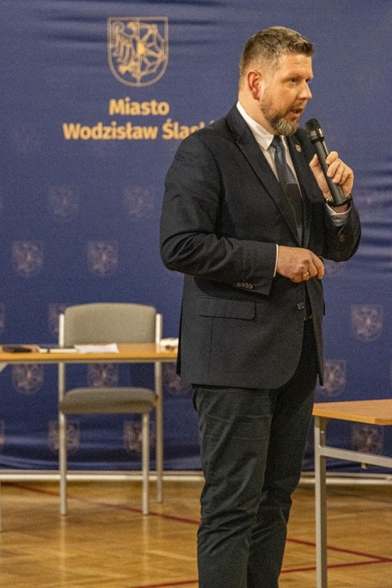 Zdjęcie w galerii na portalu naszwodzislaw.com: Prezydent Kieca rozpoczął tournée po mieście. O co pytali mieszkańcy dzielnicy Jedłownik Szyb? wiadomości z regionu