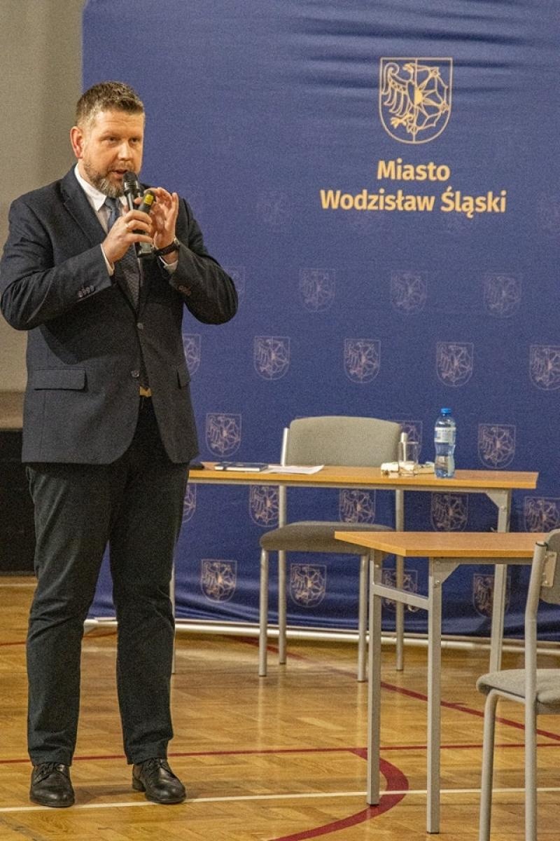 Zdjęcie w galerii na portalu naszwodzislaw.com: Prezydent Kieca rozpoczął tournée po mieście. O co pytali mieszkańcy dzielnicy Jedłownik Szyb? wiadomości z regionu