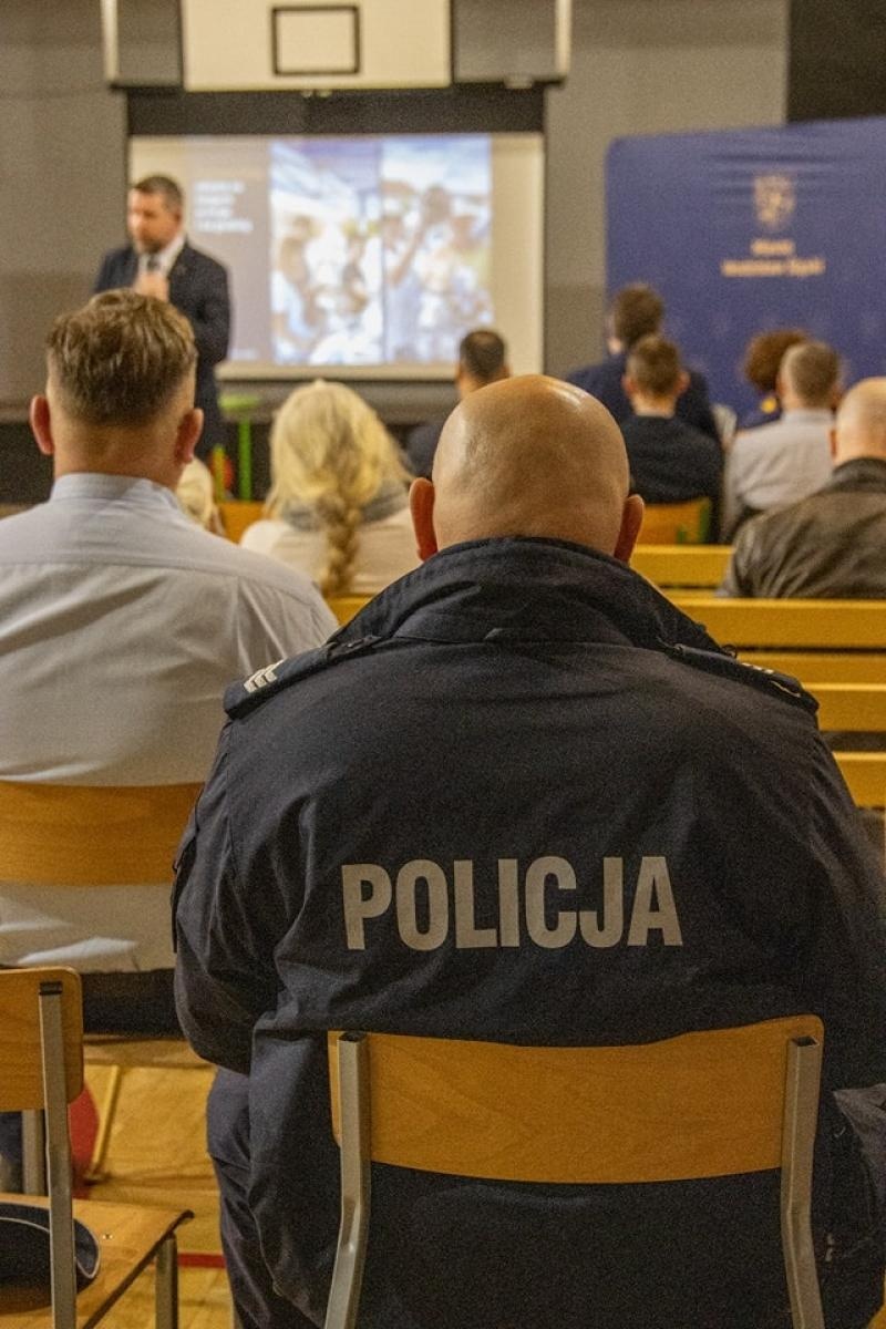 Zdjęcie w galerii na portalu naszwodzislaw.com: Prezydent Kieca rozpoczął tournée po mieście. O co pytali mieszkańcy dzielnicy Jedłownik Szyb? wiadomości z regionu