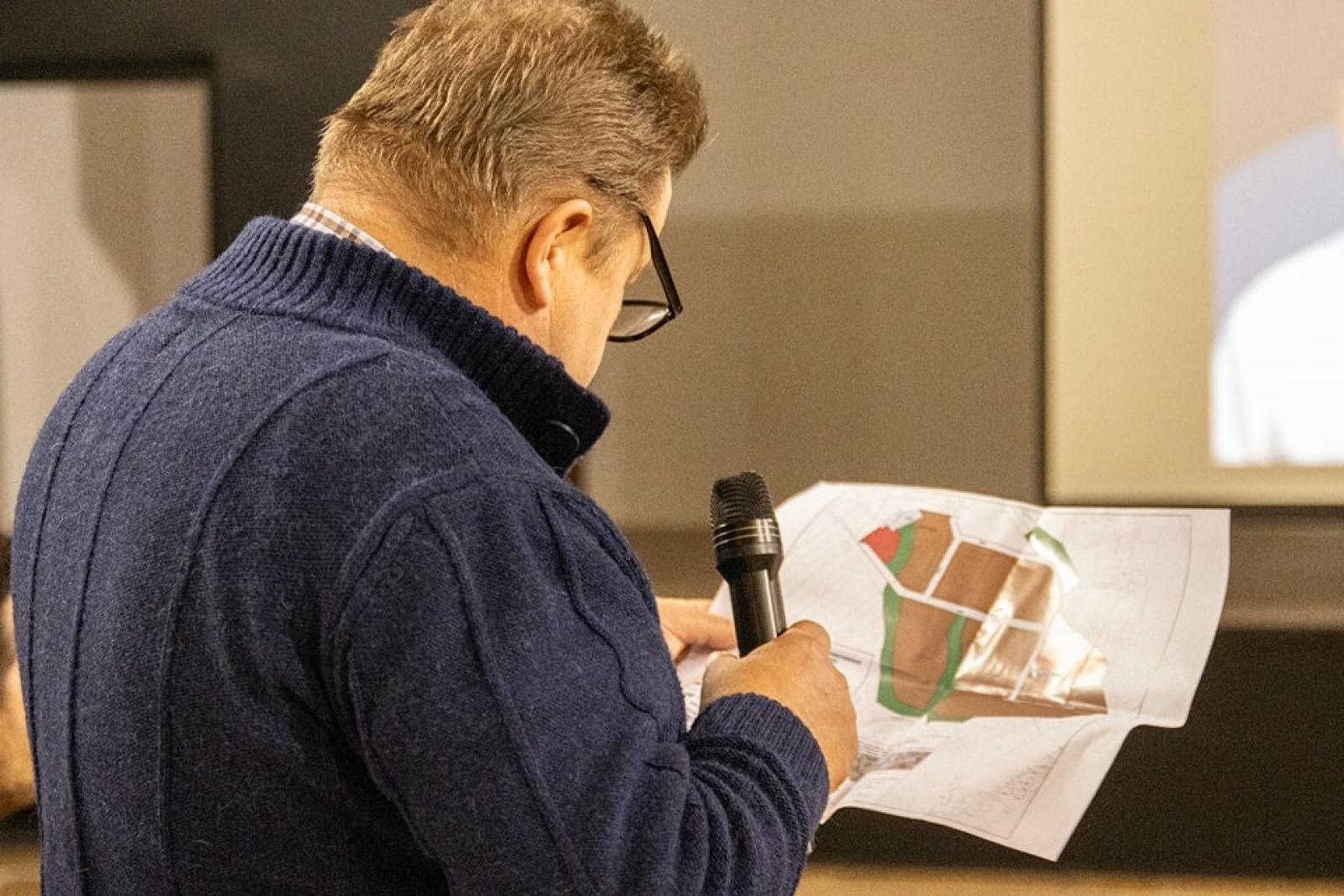 Zdjęcie w galerii na portalu naszwodzislaw.com: Prezydent Kieca rozpoczął tournée po mieście. O co pytali mieszkańcy dzielnicy Jedłownik Szyb? wiadomości z regionu