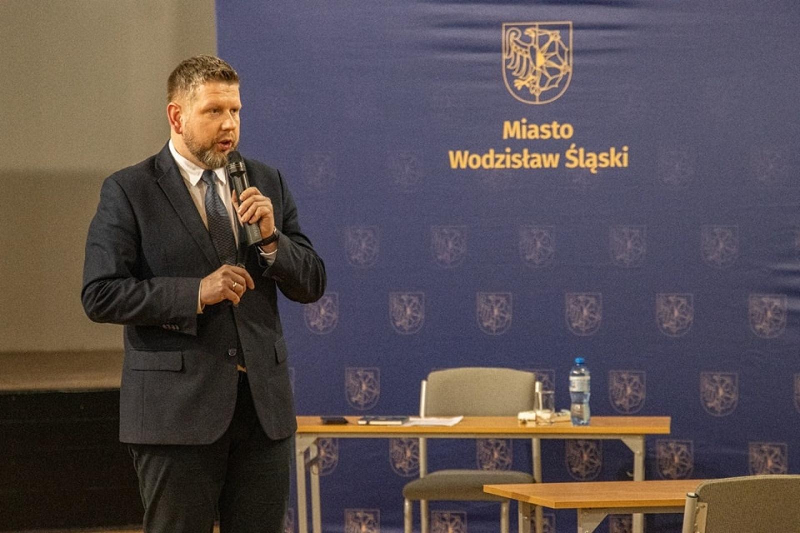 Zdjęcie w galerii na portalu naszwodzislaw.com: Prezydent Kieca rozpoczął tournée po mieście. O co pytali mieszkańcy dzielnicy Jedłownik Szyb? wiadomości z regionu