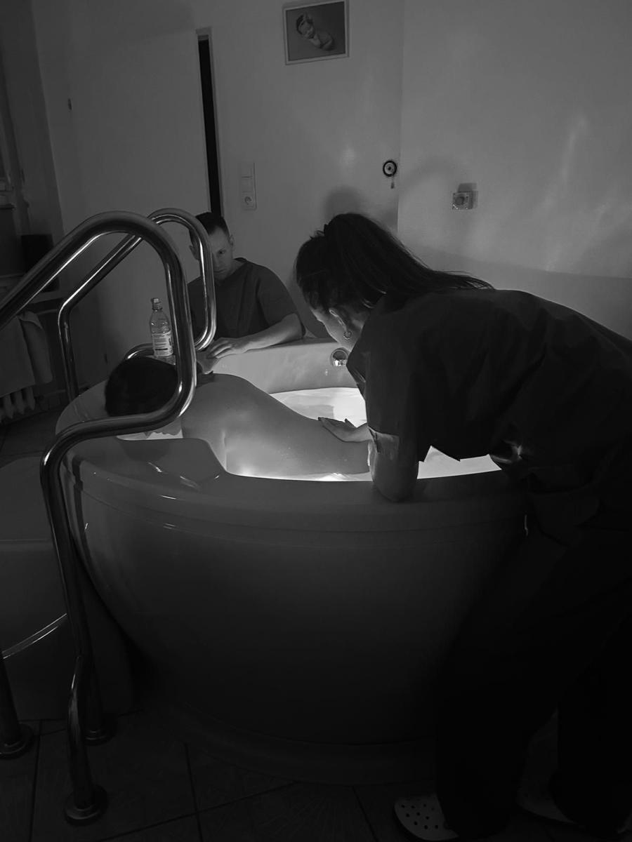 Zdjęcie w galerii na portalu naszwodzislaw.com: Zosia przyszła na świat w wodzie. Pierwszy taki poród w wodzisławskiej lecznicy wiadomości z regionu