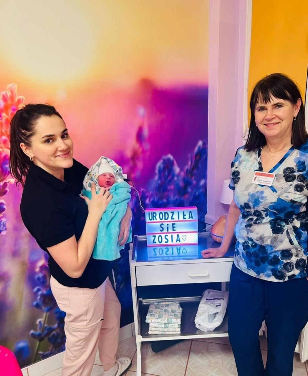 Zdjęcie w galerii na portalu naszwodzislaw.com: Zosia przyszła na świat w wodzie. Pierwszy taki poród w wodzisławskiej lecznicy wiadomości z regionu