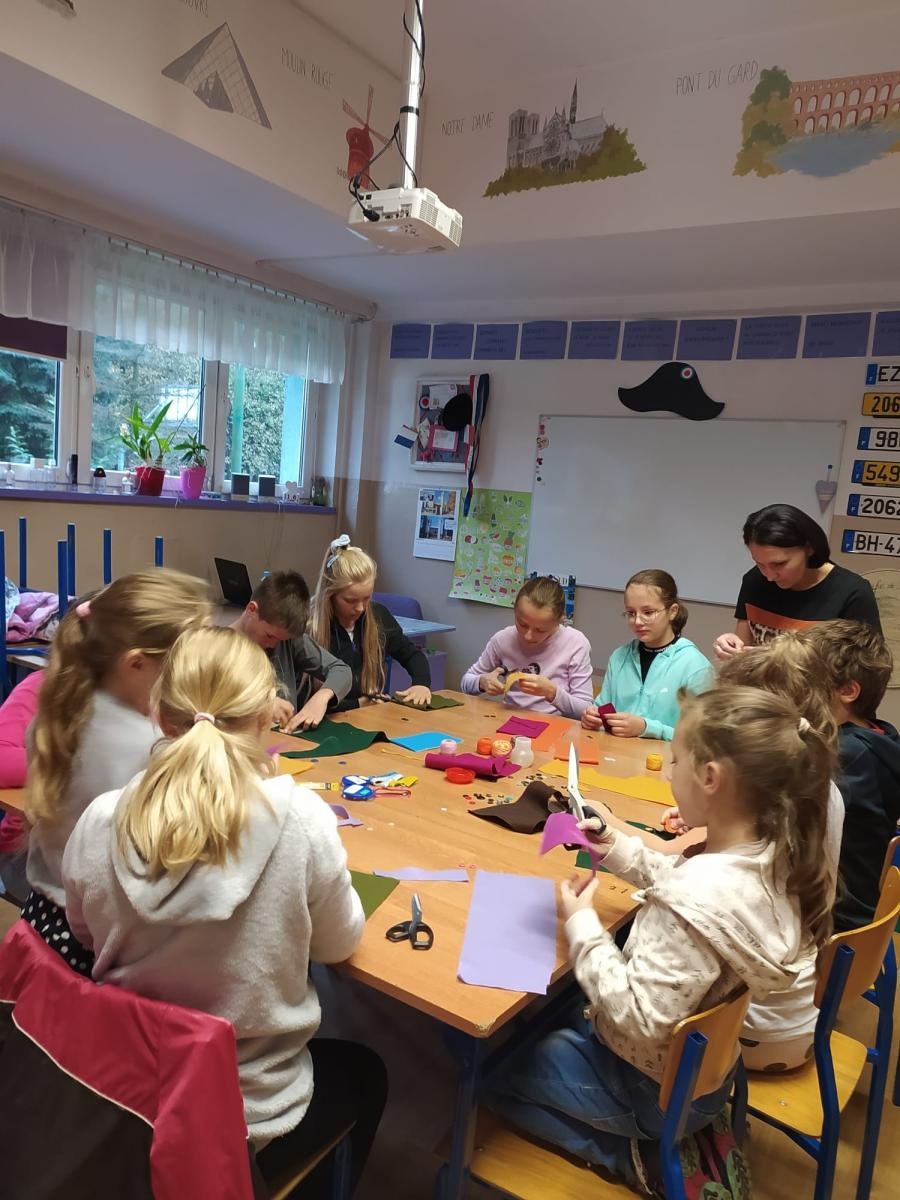 Zdjęcie w galerii na portalu naszwodzislaw.com: Żyję zdrowo, ciekawie i kolorowo bez uzależnień. Projekt profilaktyczny w SP1 wiadomości z regionu