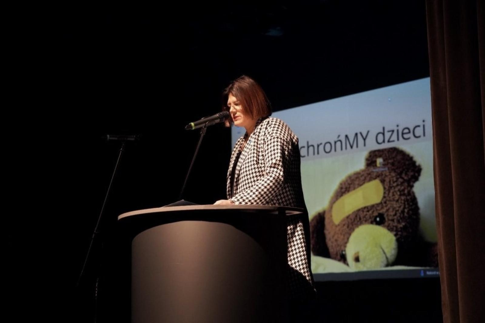 Zdjęcie w galerii na portalu naszwodzislaw.com: O ochronie małoletnich. Konferencja ChrońMY dzieci w Rydułtowach wiadomości z regionu