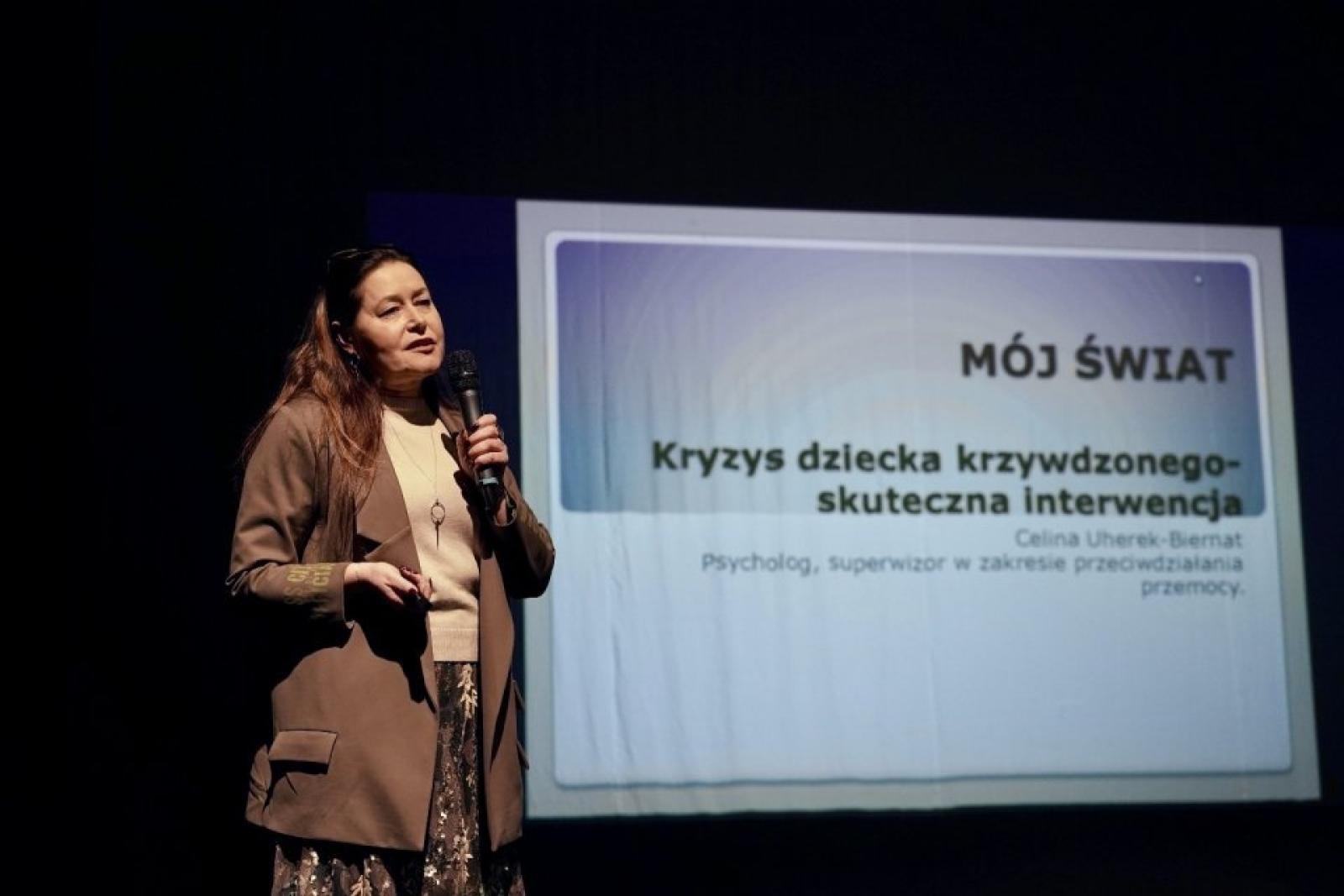 Zdjęcie w galerii na portalu naszwodzislaw.com: O ochronie małoletnich. Konferencja ChrońMY dzieci w Rydułtowach wiadomości z regionu