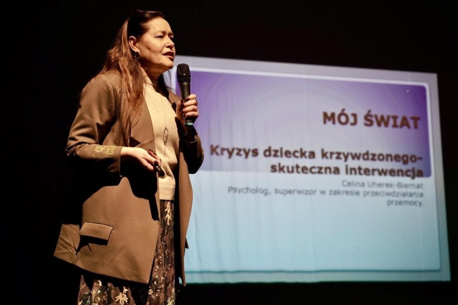 Zdjęcie w galerii na portalu naszwodzislaw.com: O ochronie małoletnich. Konferencja ChrońMY dzieci w Rydułtowach wiadomości z regionu