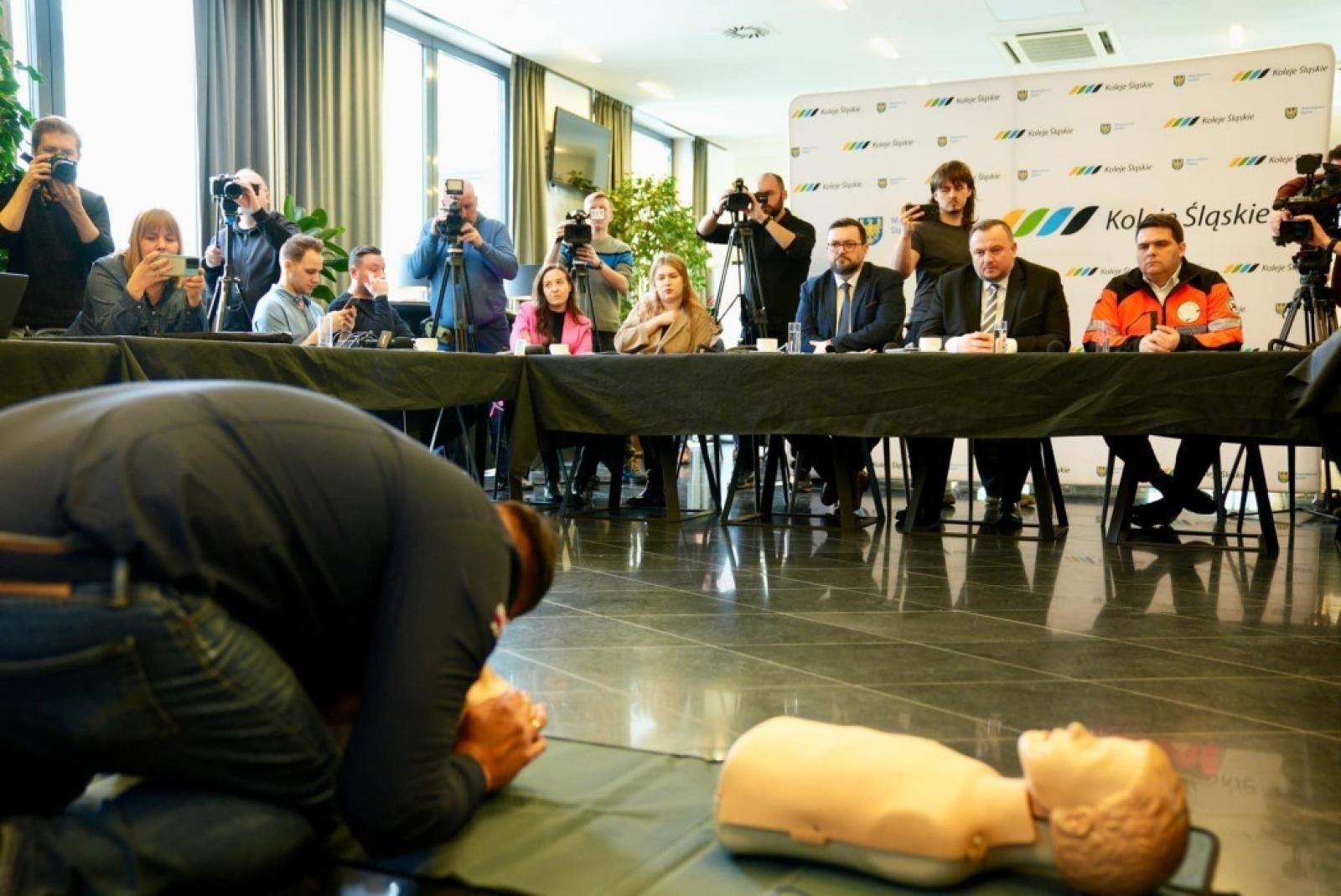 Zdjęcie w galerii na portalu naszwodzislaw.com: Rekordowe ferie w Kolejach Śląskich. Sprzedano tysiące biletów za złotówkę wiadomości z regionu