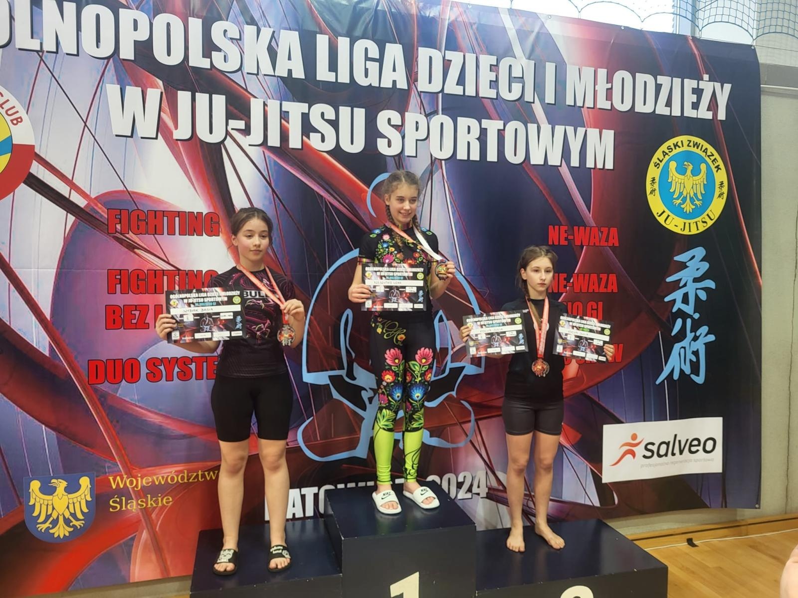 Zdjęcie w galerii na portalu naszwodzislaw.com: Zawodnicy KS Stein Academy z Rydułtów z workiem medali wiadomości z regionu