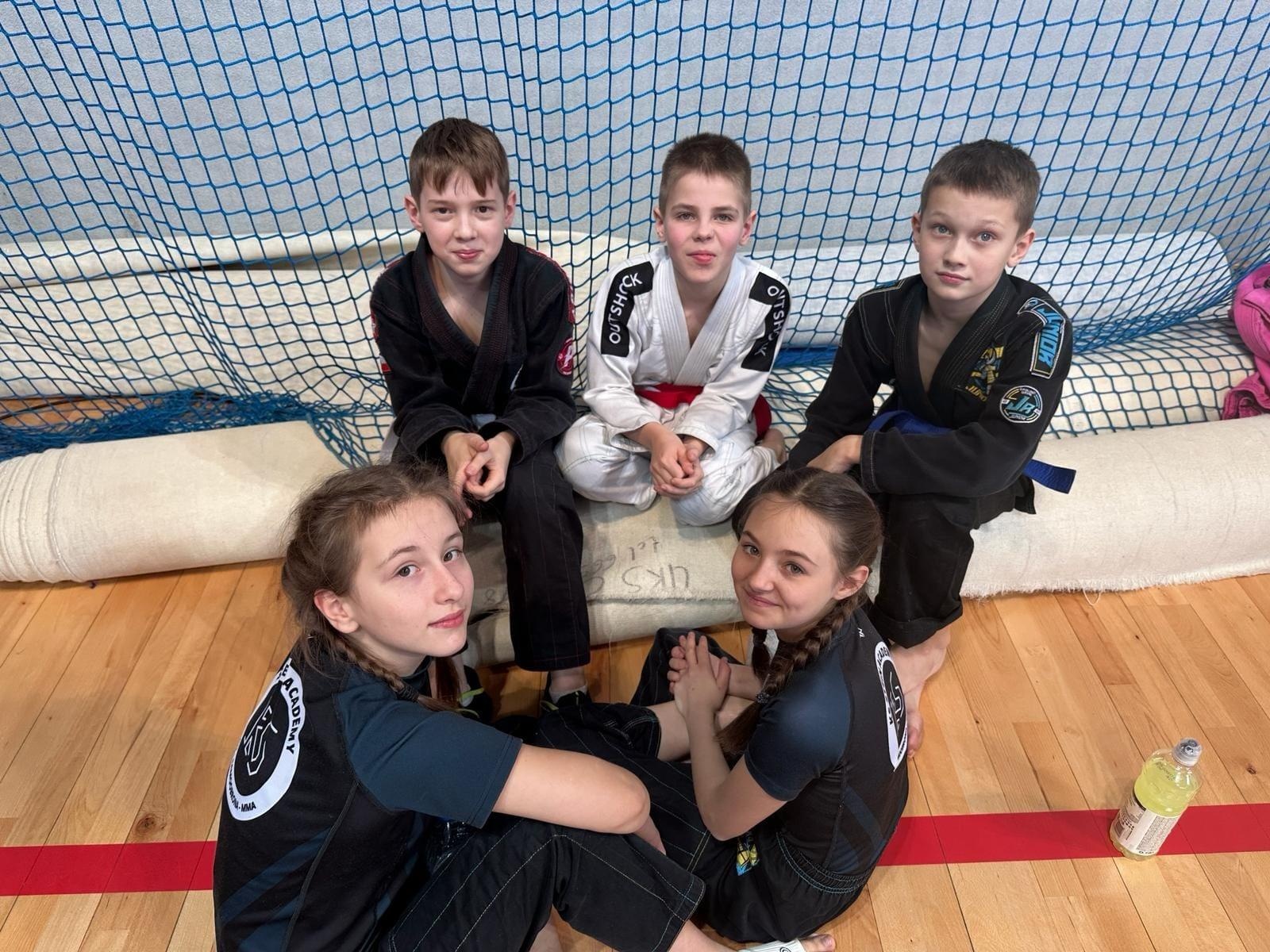 Zdjęcie w galerii na portalu naszwodzislaw.com: Zawodnicy KS Stein Academy z Rydułtów z workiem medali wiadomości z regionu