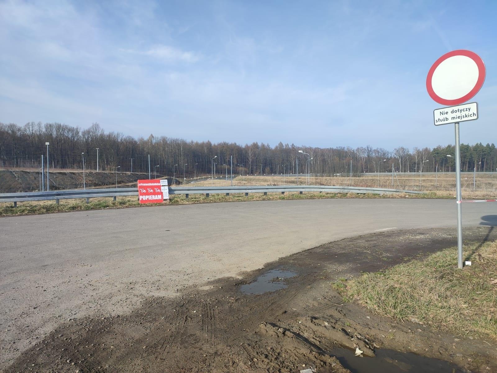 Zdjęcie w galerii na portalu naszwodzislaw.com: Strajk rolników. We wtorek zablokują dojazd do autostrady w Gorzyczkach wiadomości z regionu