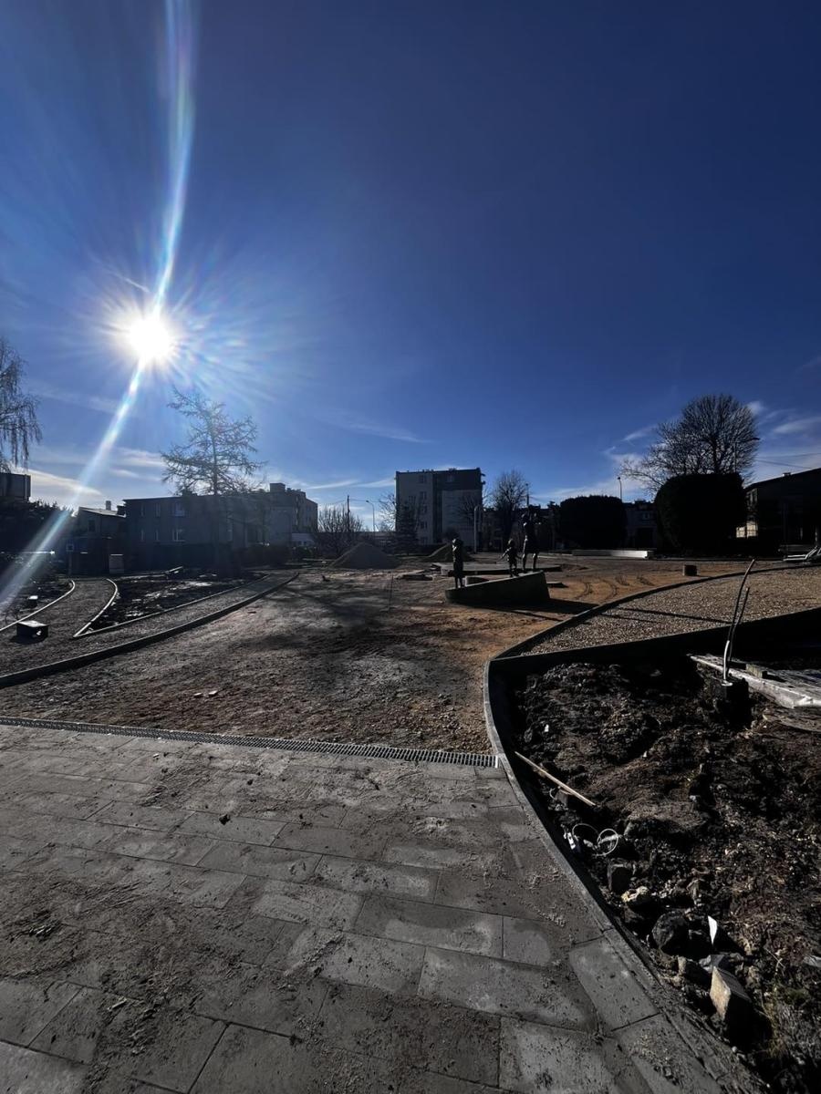 Zdjęcie w galerii na portalu naszwodzislaw.com: Przebudowa placu Radlińskich Olimpijczyków. Widać już efekty [FOTO] wiadomości z regionu