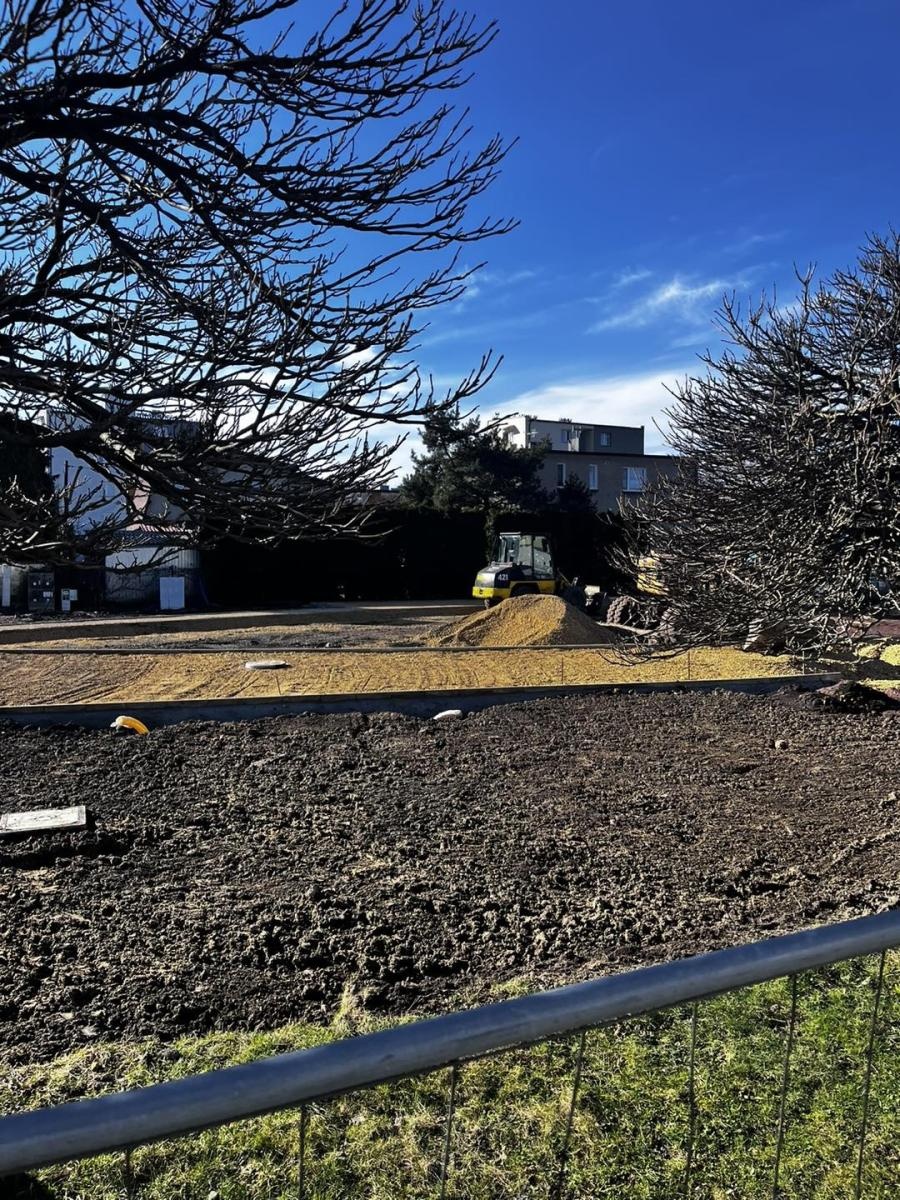 Zdjęcie w galerii na portalu naszwodzislaw.com: Przebudowa placu Radlińskich Olimpijczyków. Widać już efekty [FOTO] wiadomości z regionu