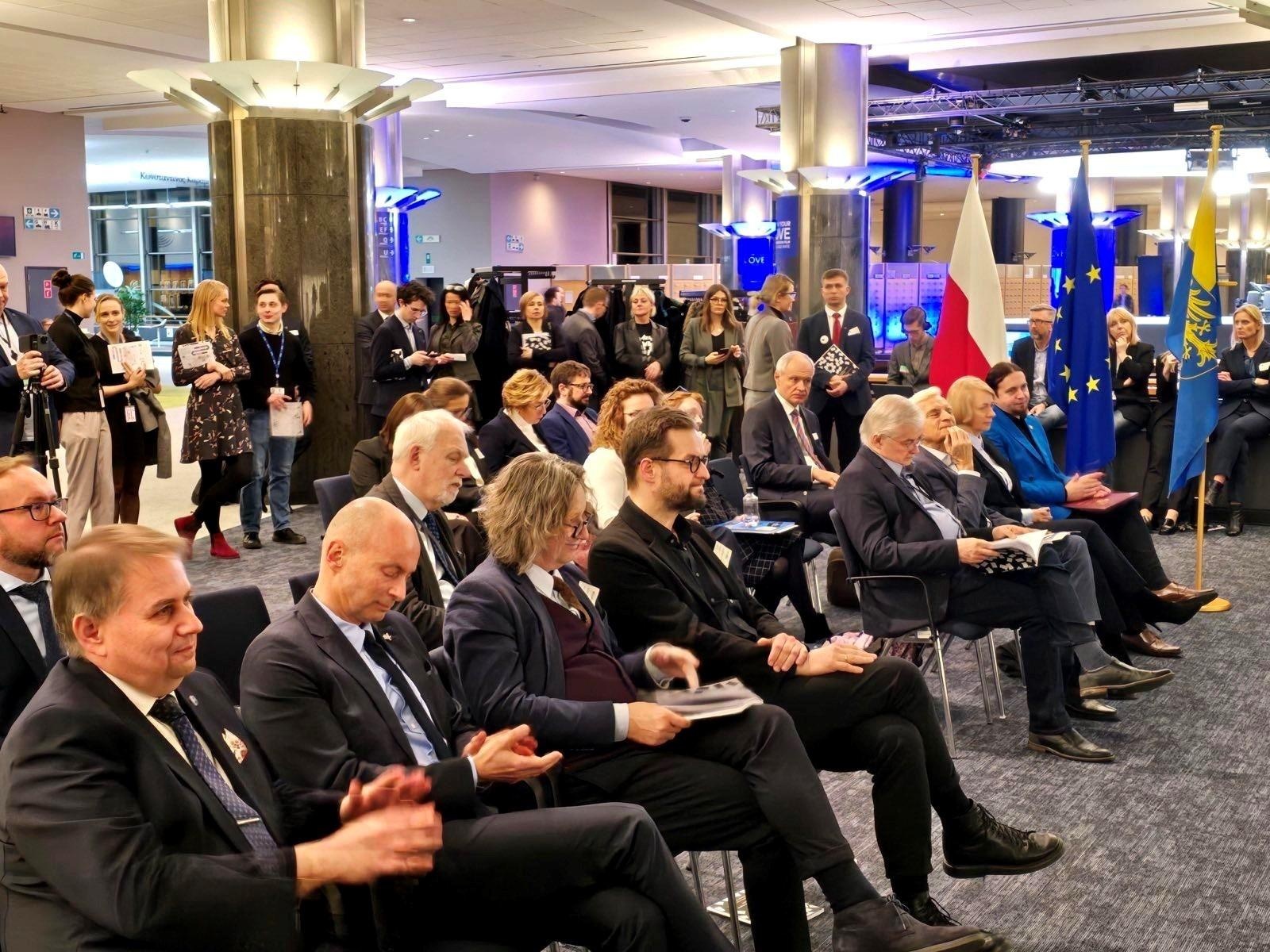 Zdjęcie w galerii na portalu naszwodzislaw.com: Tydzień śląskiej nauki w Europarlamencie, czyli Śląsk w Europie 3.0! wiadomości z regionu