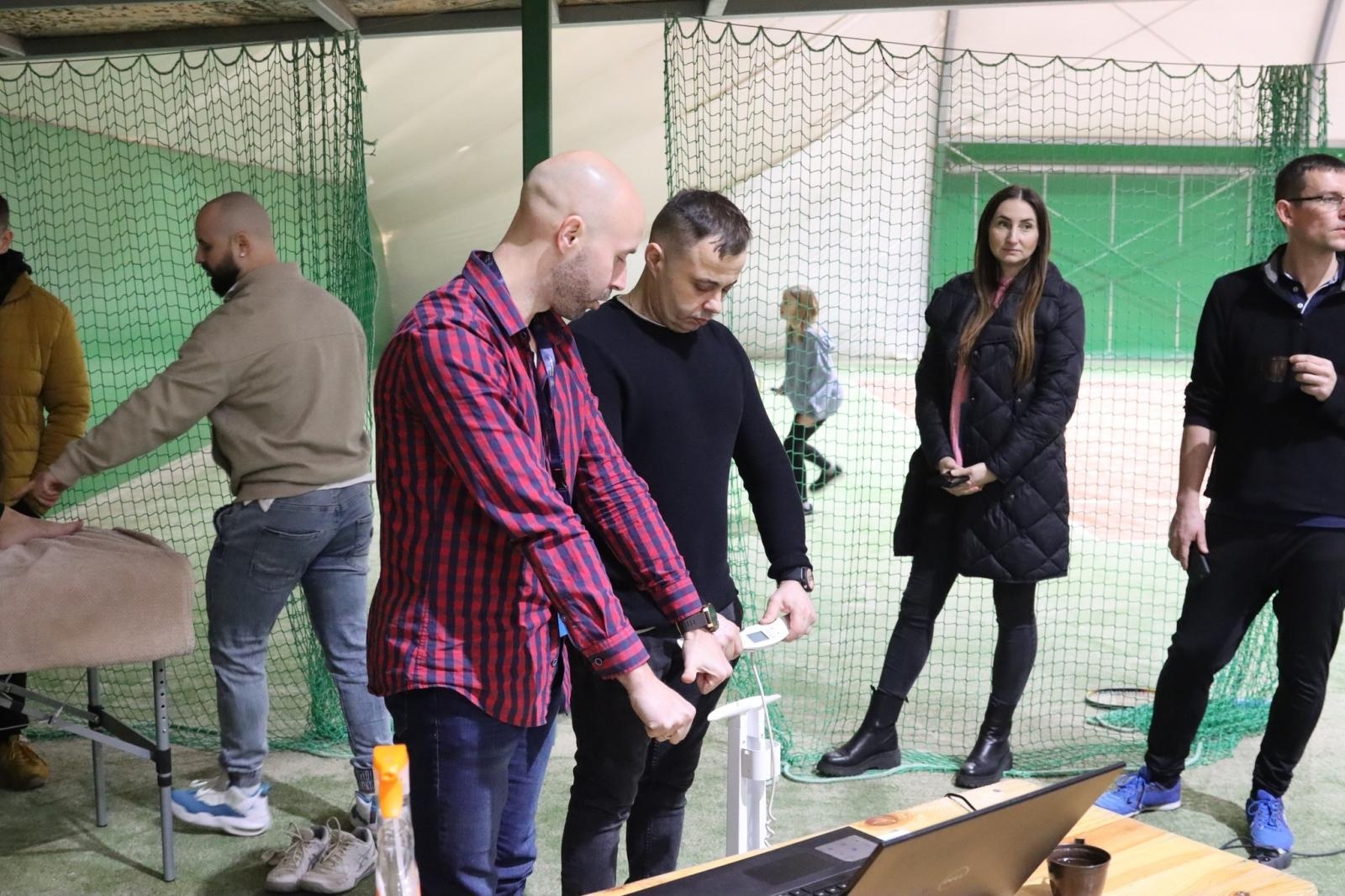 Zdjęcie w galerii na portalu naszwodzislaw.com: Zgłębiali tajniki gry w tenisa ziemnego wiadomości z regionu