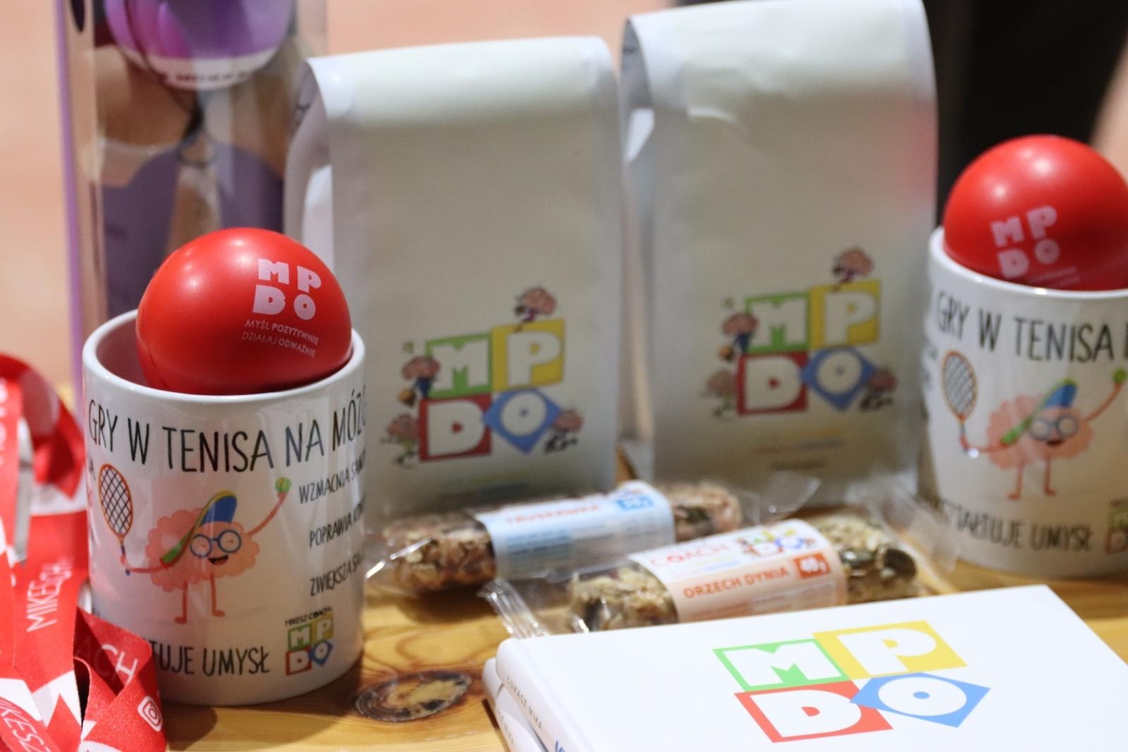 Zdjęcie w galerii na portalu naszwodzislaw.com: Zgłębiali tajniki gry w tenisa ziemnego wiadomości z regionu