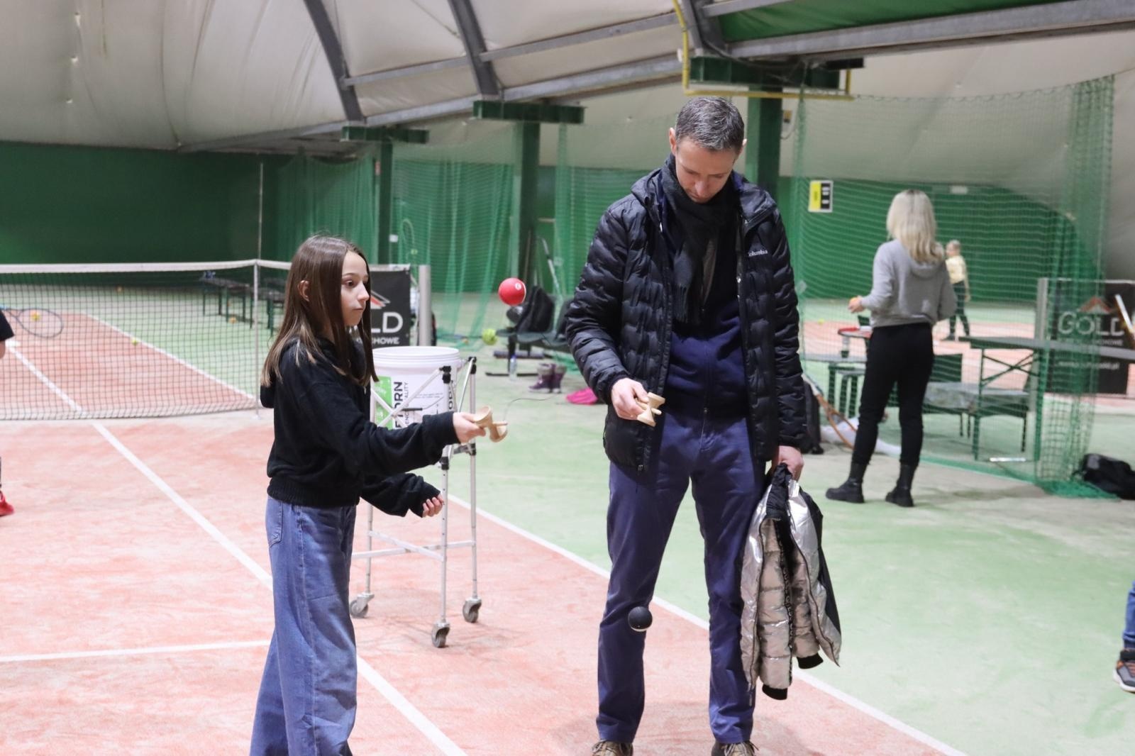 Zdjęcie w galerii na portalu naszwodzislaw.com: Zgłębiali tajniki gry w tenisa ziemnego wiadomości z regionu