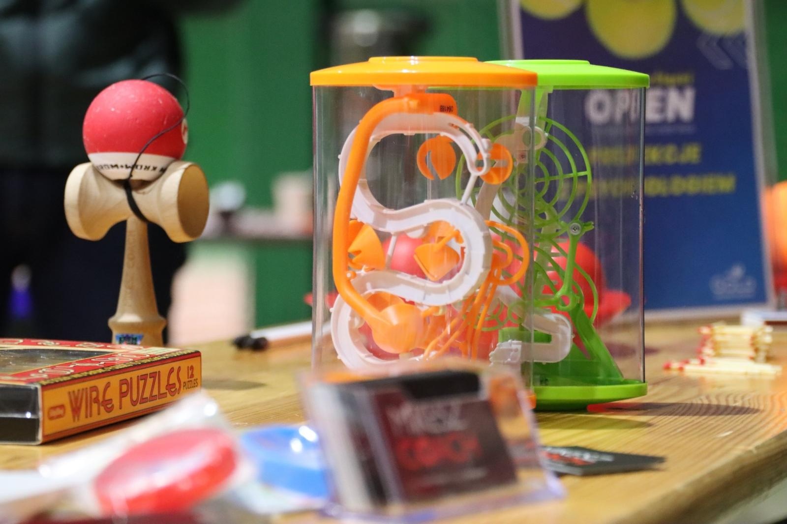 Zdjęcie w galerii na portalu naszwodzislaw.com: Zgłębiali tajniki gry w tenisa ziemnego wiadomości z regionu