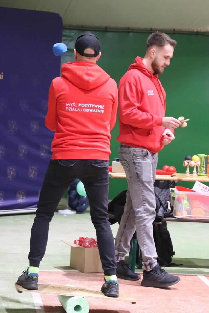 Zdjęcie w galerii na portalu naszwodzislaw.com: Zgłębiali tajniki gry w tenisa ziemnego wiadomości z regionu