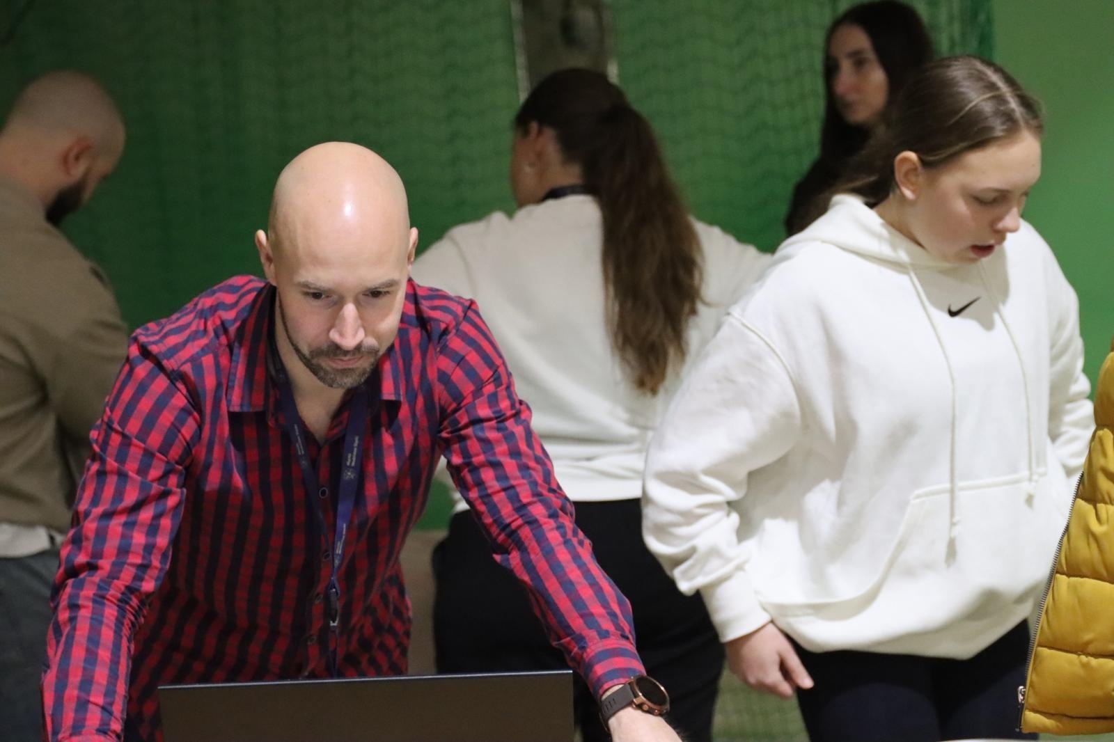 Zdjęcie w galerii na portalu naszwodzislaw.com: Zgłębiali tajniki gry w tenisa ziemnego wiadomości z regionu