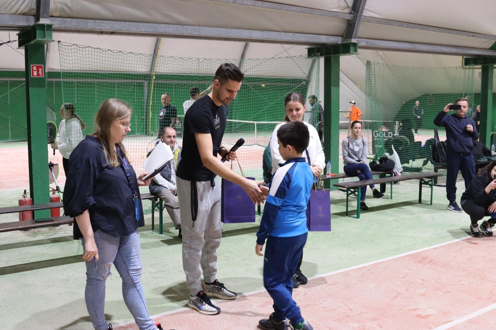 Zdjęcie w galerii na portalu naszwodzislaw.com: Zgłębiali tajniki gry w tenisa ziemnego wiadomości z regionu
