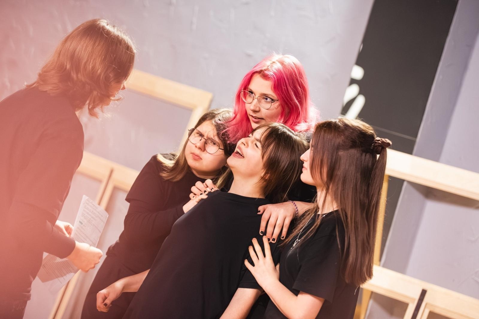 Zdjęcie w galerii na portalu naszwodzislaw.com: Premiera Królowej Śniegu na deskach WCK wiadomości z regionu