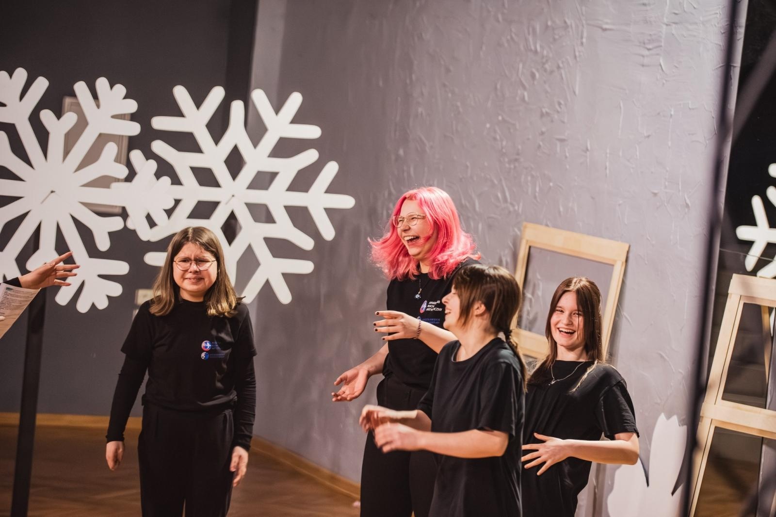 Zdjęcie w galerii na portalu naszwodzislaw.com: Premiera Królowej Śniegu na deskach WCK wiadomości z regionu