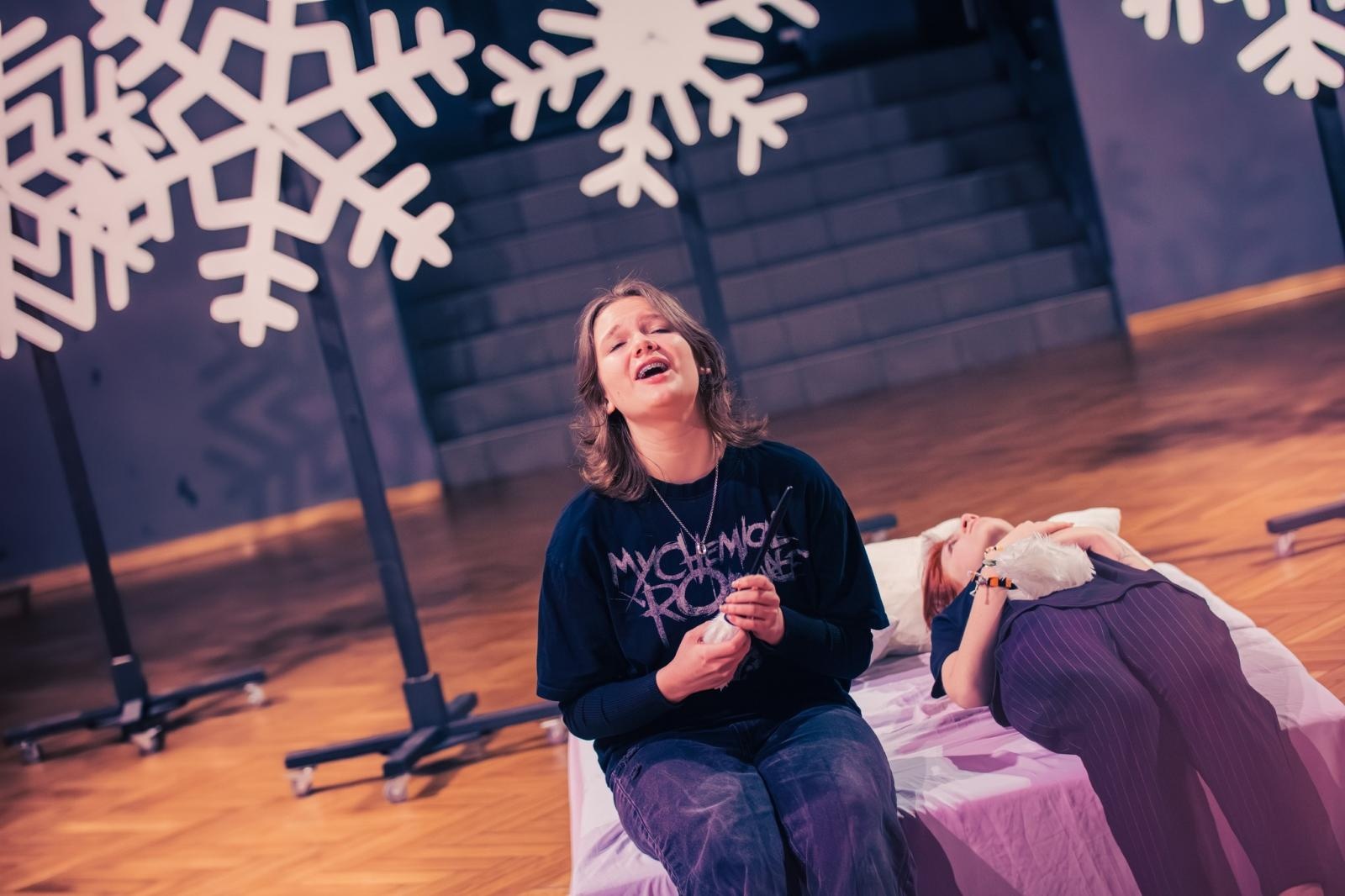 Zdjęcie w galerii na portalu naszwodzislaw.com: Premiera Królowej Śniegu na deskach WCK wiadomości z regionu