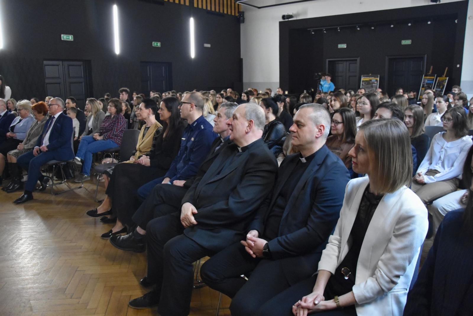 Zdjęcie w galerii na portalu naszwodzislaw.com: Stały wolontariat uczniowski ma już piętnaście lat wiadomości z regionu