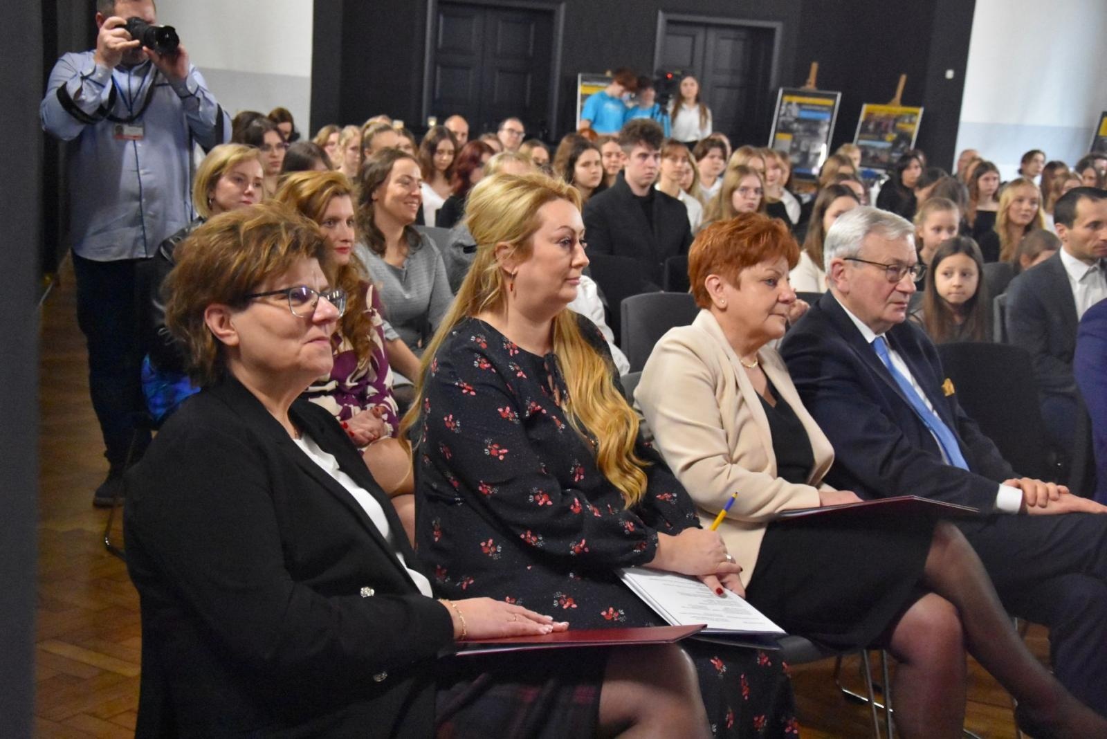 Zdjęcie w galerii na portalu naszwodzislaw.com: Stały wolontariat uczniowski ma już piętnaście lat wiadomości z regionu