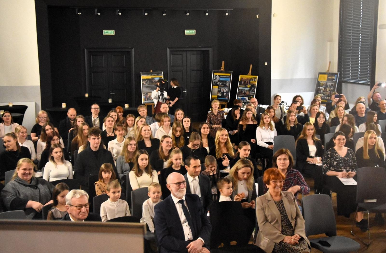 Zdjęcie w galerii na portalu naszwodzislaw.com: Stały wolontariat uczniowski ma już piętnaście lat wiadomości z regionu