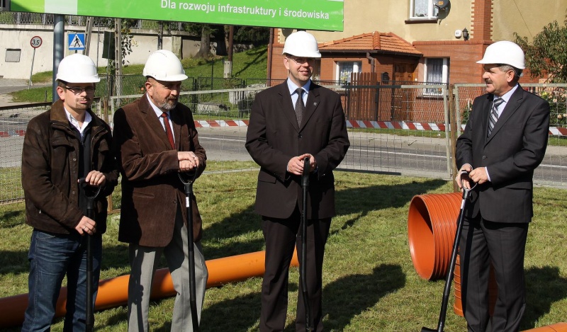 Zdjęcie w galerii na portalu naszwodzislaw.com: Budowa na wielu frontach wiadomości z regionu