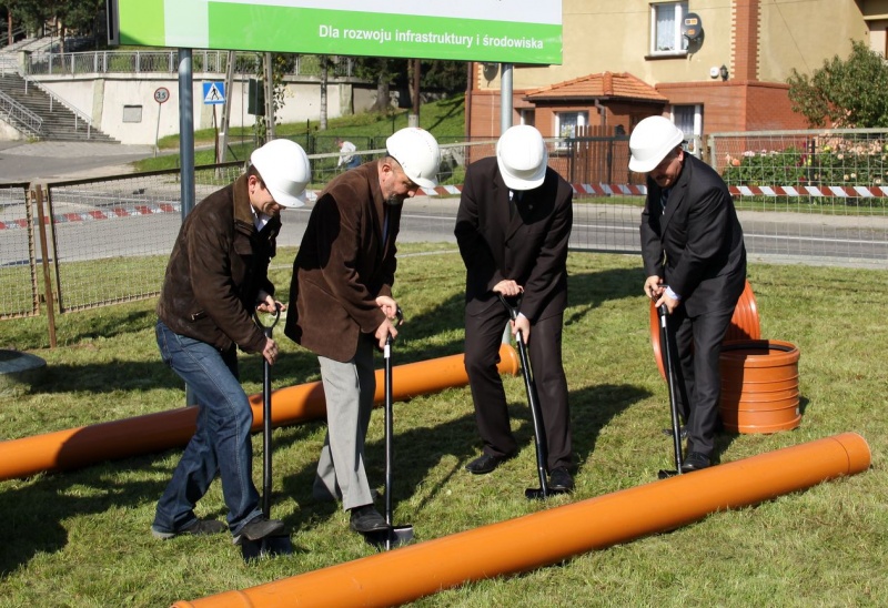 Zdjęcie w galerii na portalu naszwodzislaw.com: Budowa na wielu frontach wiadomości z regionu