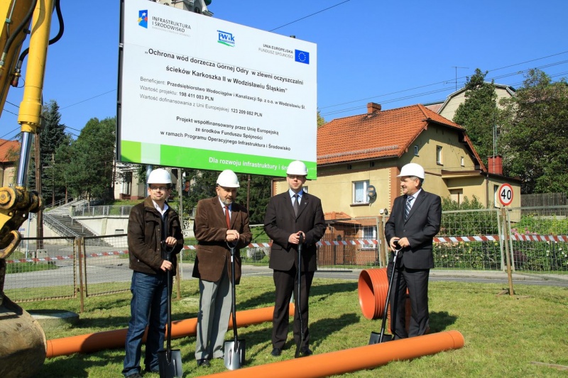 Zdjęcie w galerii na portalu naszwodzislaw.com: Budowa na wielu frontach wiadomości z regionu