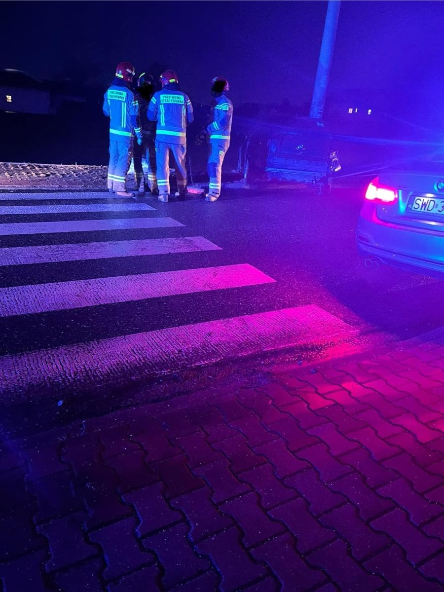 Zdjęcie w galerii na portalu naszwodzislaw.com: Wypadek w Połomi. Ranna 19-latka wiadomości z regionu