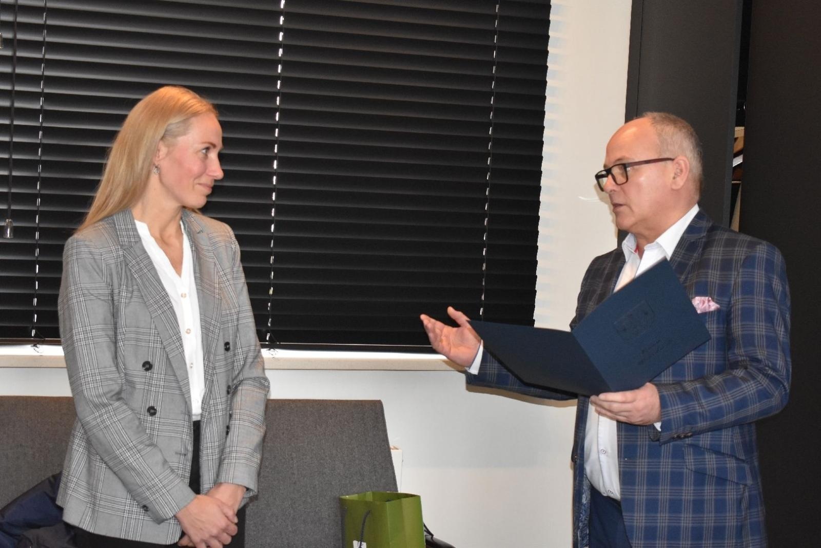 Zdjęcie w galerii na portalu naszwodzislaw.com: Zmiana warty w Powiatowym Zakładzie Zarządzania Nieruchomościami wiadomości z regionu