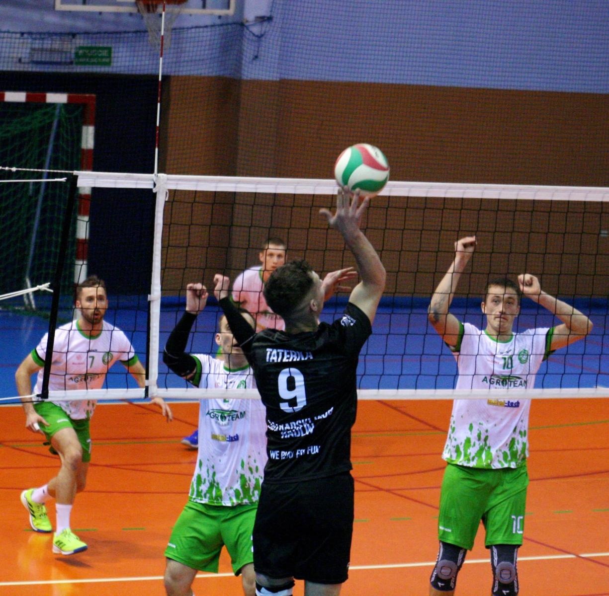 Zdjęcie w galerii na portalu naszwodzislaw.com: Radliński mur za twardy dla siatkarzy z Raciborza wiadomości z regionu